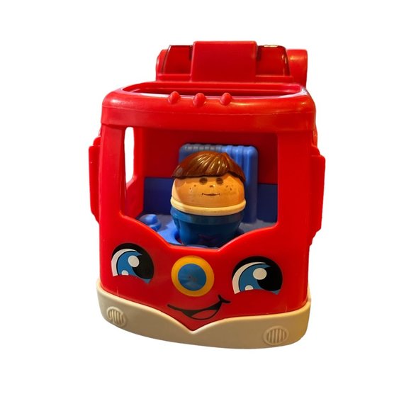Fisher Price Little People Helping Others Fire Truck Musical Toddler Toy 2 Figur - Picture 2 of 5